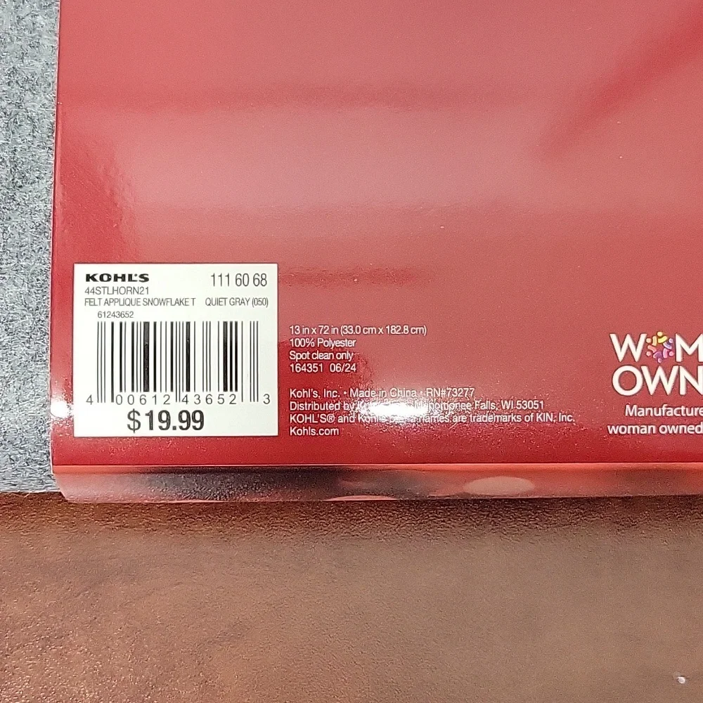 Festive Gray & White Snowflake Table Runner 13 In X 72 In Nwt